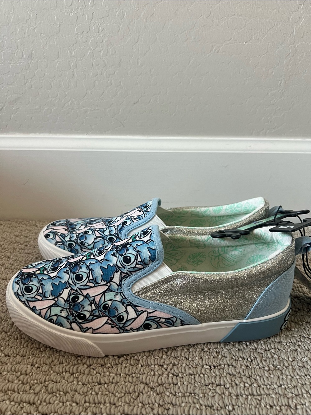 Disney Stitch Girl's Slip-On Twin Gore Sneakers  size6 NWT $15